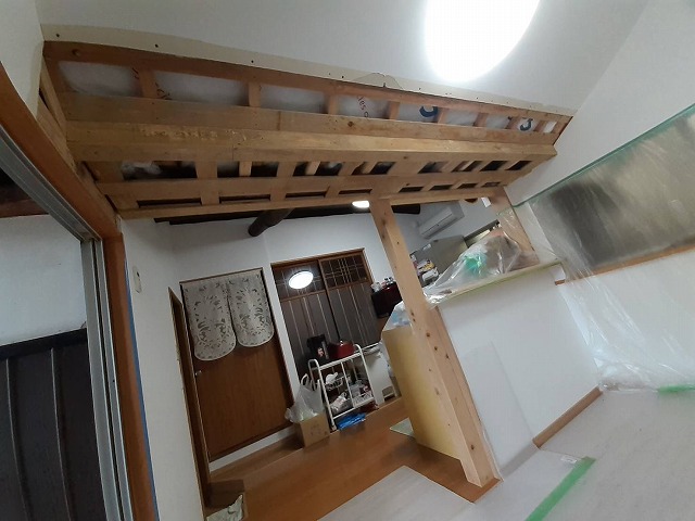 綾歌郡　梁補強と断熱材の設置